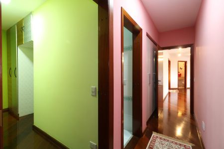 Apartamento à venda com 212m², 4 quartos e 3 vagasCorredor para os Quartos