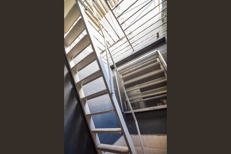 Casa de condomínio à venda com 70m², 3 quartos e sem vagaEscada de acesso interno ao terraço