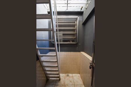 Casa de condomínio à venda com 70m², 3 quartos e sem vagaEscada de acesso interno ao terraço