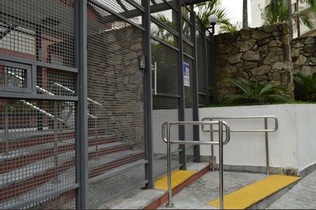 Apartamento à venda com 70m², 3 quartos e 2 vagasFachada + Plaquinha