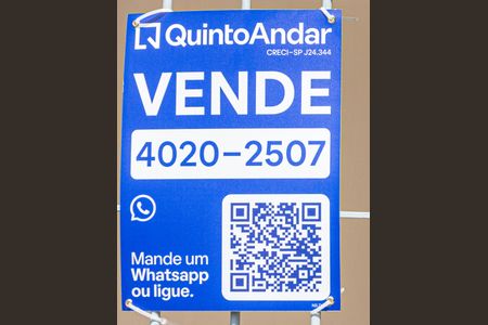 Casa à venda com 190m², 3 quartos e 2 vagas Casa à venda com 190m², 3 quartos e 2 vagasPlaquinha