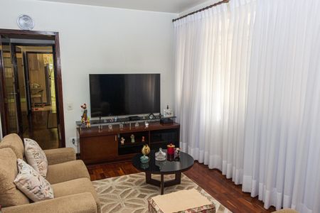 Casa à venda com 190m², 3 quartos e 2 vagas Casa à venda com 190m², 3 quartos e 2 vagasSala