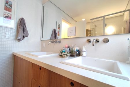 Apartamento à venda com 230m², 3 quartos e 3 vagasBanheiro Suíte