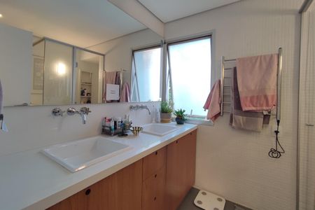 Apartamento à venda com 230m², 3 quartos e 3 vagasBanheiro Suíte