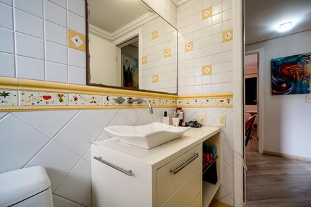 Apartamento à venda com 124m², 4 quartos e 3 vagasBanheiro social