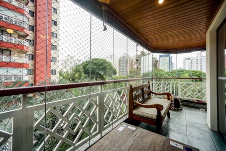 Apartamento à venda com 124m², 4 quartos e 3 vagasVaranda