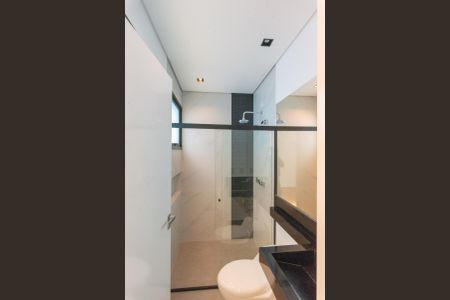 Casa de condomínio para alugar com 380m², 5 quartos e 4 vagasBanheiro da Suíte 3