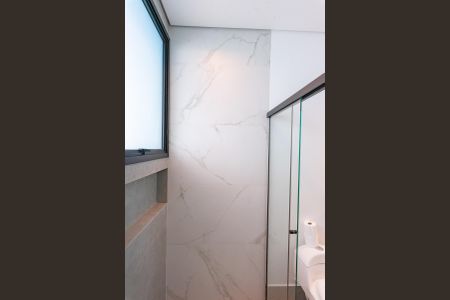 Casa de condomínio para alugar com 380m², 5 quartos e 4 vagasBanheiro da Suíte 1