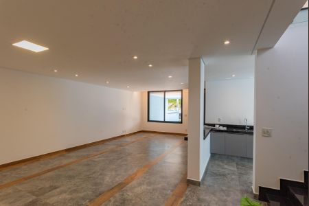 Casa de condomínio para alugar com 380m², 5 quartos e 4 vagasSala