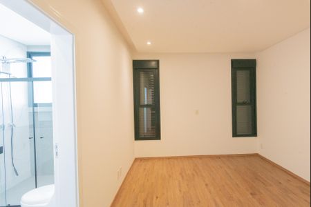 Casa de condomínio para alugar com 380m², 5 quartos e 4 vagasSuíte 1