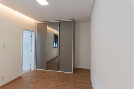 Casa de condomínio para alugar com 380m², 5 quartos e 4 vagasSuíte 5