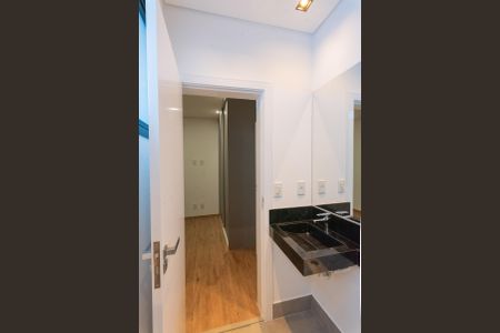 Casa de condomínio para alugar com 380m², 5 quartos e 4 vagasBanheiro da Suíte 4