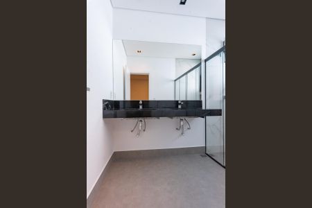 Casa de condomínio para alugar com 380m², 5 quartos e 4 vagasBanheiro da Suíte 1