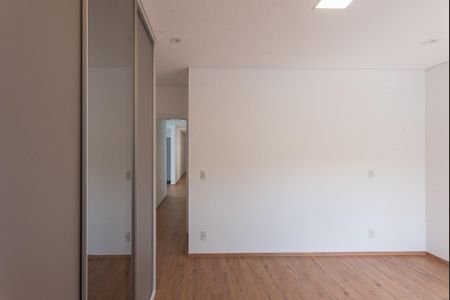 Casa de condomínio para alugar com 380m², 5 quartos e 4 vagasSuíte 5