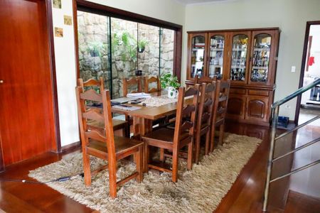 Casa à venda com 263m², 4 quartos e 3 vagasSala