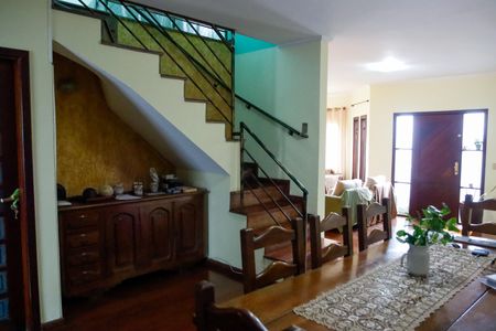 Casa à venda com 263m², 4 quartos e 3 vagasSala