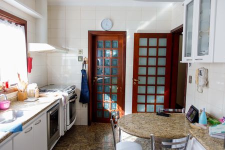 Casa à venda com 263m², 4 quartos e 3 vagasCozinha 