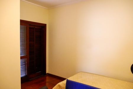 Casa à venda com 263m², 4 quartos e 3 vagasQuarto 2