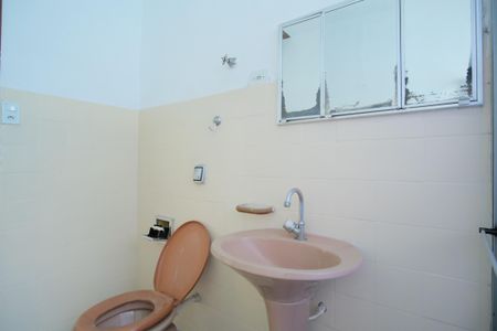 Casa à venda com 138m², 3 quartos e 2 vagasBanheiro 1