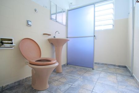 Casa à venda com 138m², 3 quartos e 2 vagasBanheiro 1