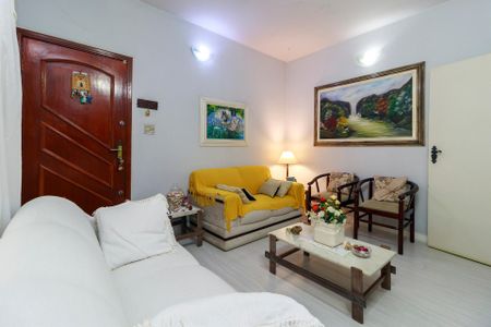 Casa à venda com 100m², 3 quartos e 4 vagas Casa à venda com 100m², 3 quartos e 4 vagasSala