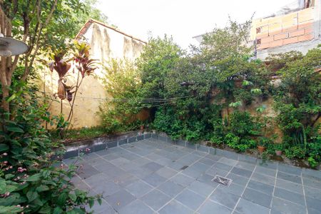 Casa à venda com 100m², 3 quartos e 4 vagas Casa à venda com 100m², 3 quartos e 4 vagasQuintal