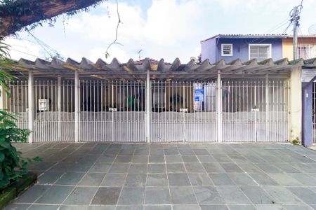 Casa à venda com 100m², 3 quartos e 4 vagas Casa à venda com 100m², 3 quartos e 4 vagasFachada