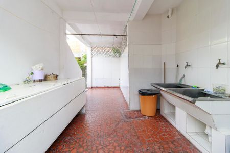 Casa à venda com 100m², 3 quartos e 4 vagas Casa à venda com 100m², 3 quartos e 4 vagasÁrea de Serviço