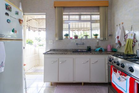 Casa à venda com 100m², 3 quartos e 4 vagas Casa à venda com 100m², 3 quartos e 4 vagasCozinha