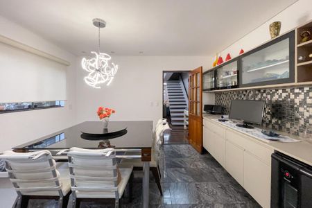 Casa à venda com 165m², 3 quartos e 4 vagasCopa