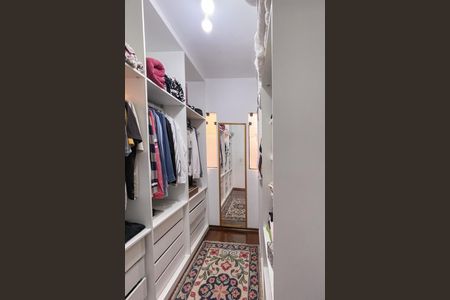 Casa à venda com 165m², 3 quartos e 4 vagasCloset - Suíte