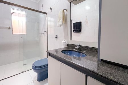 Casa à venda com 165m², 3 quartos e 4 vagasBanheiro Social