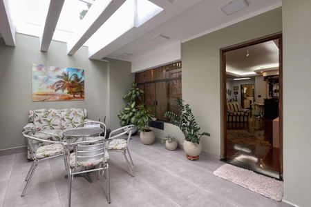 Casa à venda com 165m², 3 quartos e 4 vagasGaragem