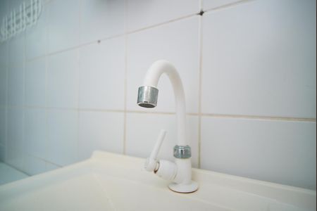 Casa de condomínio à venda com 46m², 2 quartos e 2 vagasBanheiro Corredor - Torneira