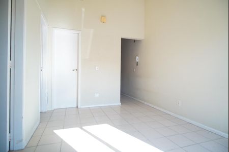 Casa de condomínio à venda com 46m², 2 quartos e 2 vagasSala