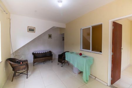 Casa à venda com 200m², 2 quartos e sem vaga Casa à venda com 200m², 2 quartos e sem vagaSala