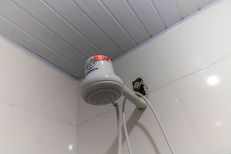 Casa à venda com 200m², 2 quartos e sem vaga Casa à venda com 200m², 2 quartos e sem vagaChuveiro