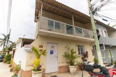 Casa à venda com 200m², 2 quartos e sem vaga Casa à venda com 200m², 2 quartos e sem vagaFachada