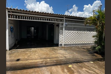 Casa para alugar com 80m², 2 quartos e 1 vaga Casa para alugar com 80m², 2 quartos e 1 vagaFachada