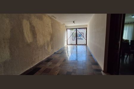 Casa para alugar com 450m², 4 quartos e 5 vagas Casa para alugar com 450m², 4 quartos e 5 vagasGaragem