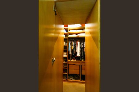 Apartamento à venda com 115m², 3 quartos e 3 vagasCloset da suíte 1