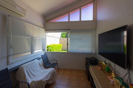 Casa à venda com 240m², 3 quartos e 2 vagasSala de TV