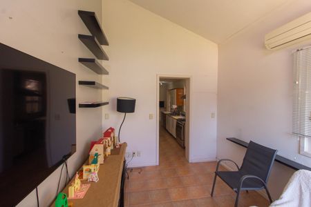 Casa à venda com 240m², 3 quartos e 2 vagasSala de TV