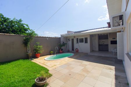 Casa à venda com 240m², 3 quartos e 2 vagasQuintal e piscina