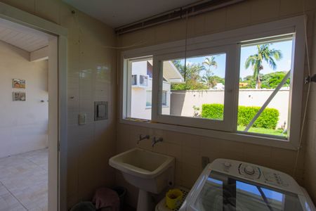 Casa à venda com 240m², 3 quartos e 2 vagasÁrea de Serviço