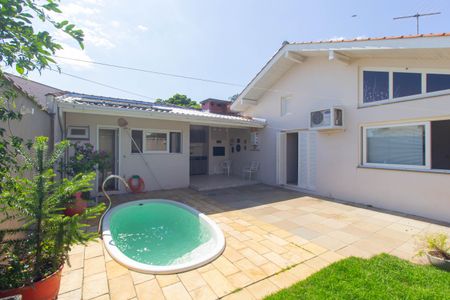 Casa à venda com 240m², 3 quartos e 2 vagasQuintal e piscina