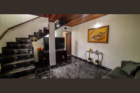 Casa à venda com 164m², 4 quartos e 2 vagas Casa à venda com 164m², 4 quartos e 2 vagasSala