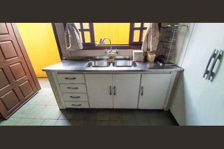 Casa à venda com 164m², 4 quartos e 2 vagas Casa à venda com 164m², 4 quartos e 2 vagasCozinha