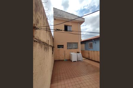 Casa à venda com 150m², 2 quartos e 2 vagas Casa à venda com 150m², 2 quartos e 2 vagasAtrás da casa