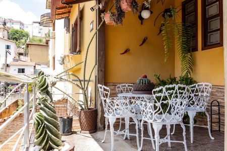 Casa à venda com 190m², 3 quartos e 2 vagas Casa à venda com 190m², 3 quartos e 2 vagasEntrada